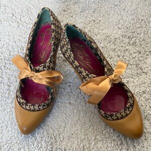 Bettye Muller Yellow Pointed Toe Flats with Bow